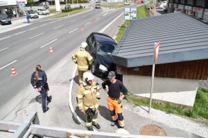 Aufräumen nach Verkehrsunfall